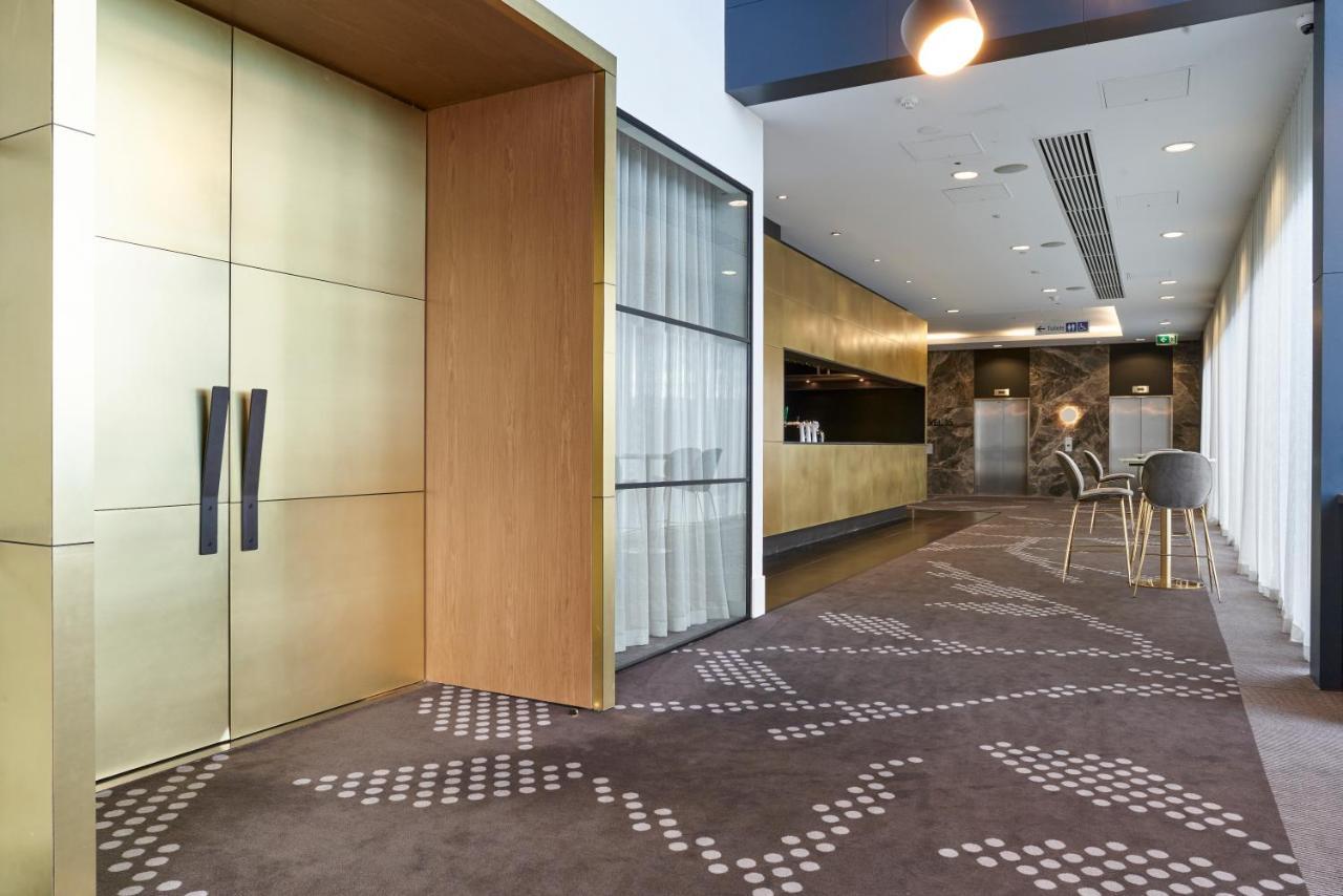 Pullman Adelaide Hotell Exteriör bild Interior of the new building