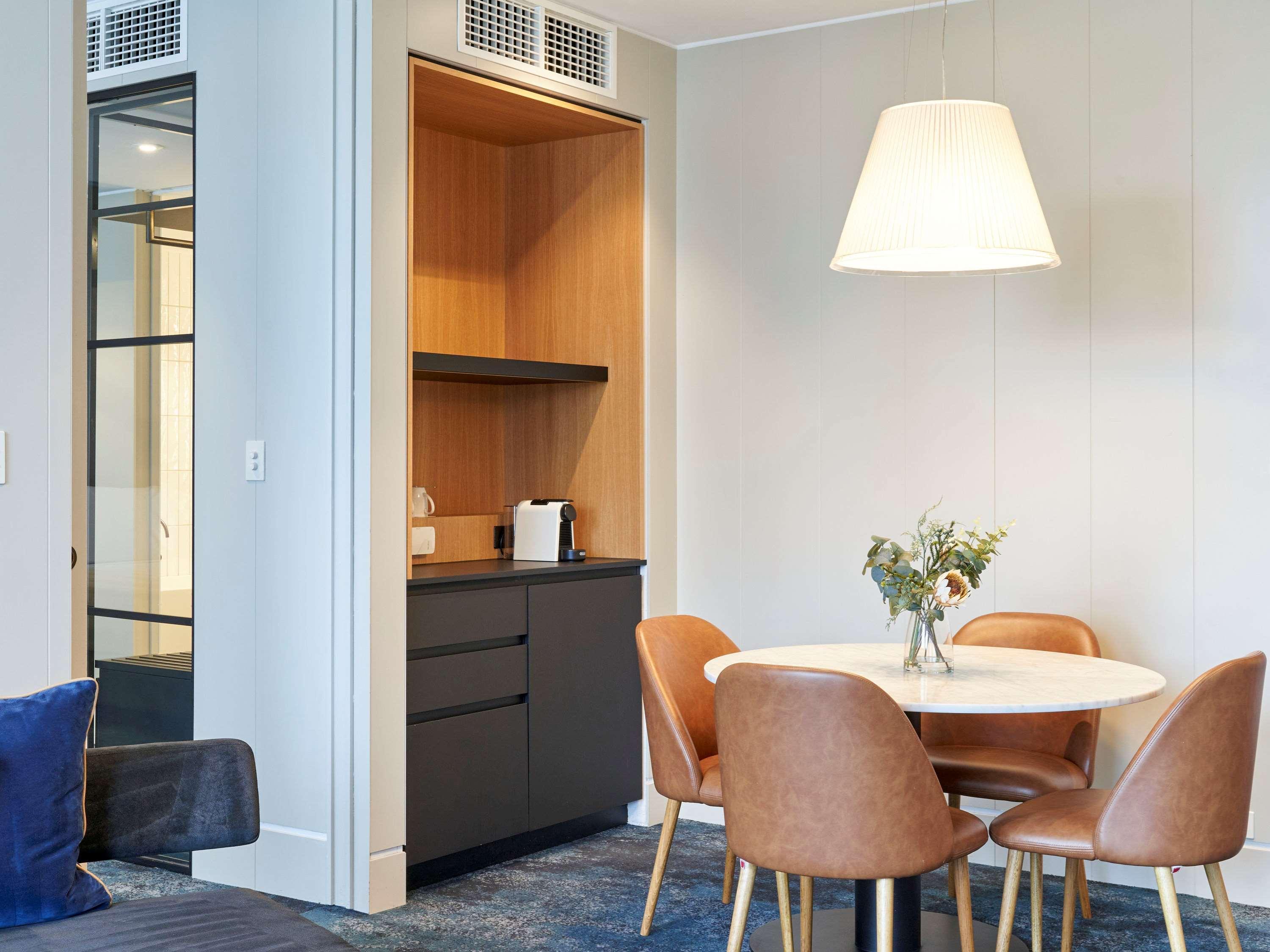 Pullman Adelaide Hotell Exteriör bild A suite at the hotel