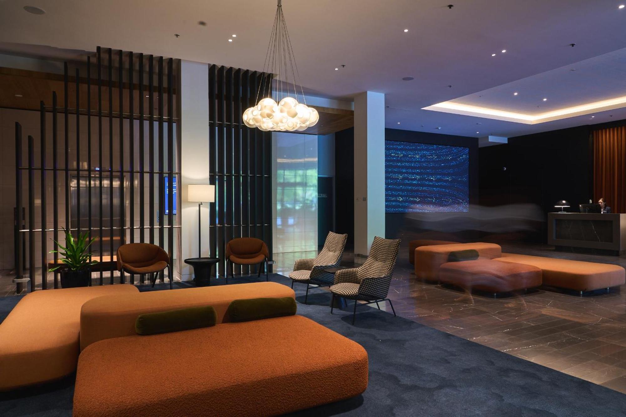 Pullman Adelaide Hotell Exteriör bild The lounge at the airport