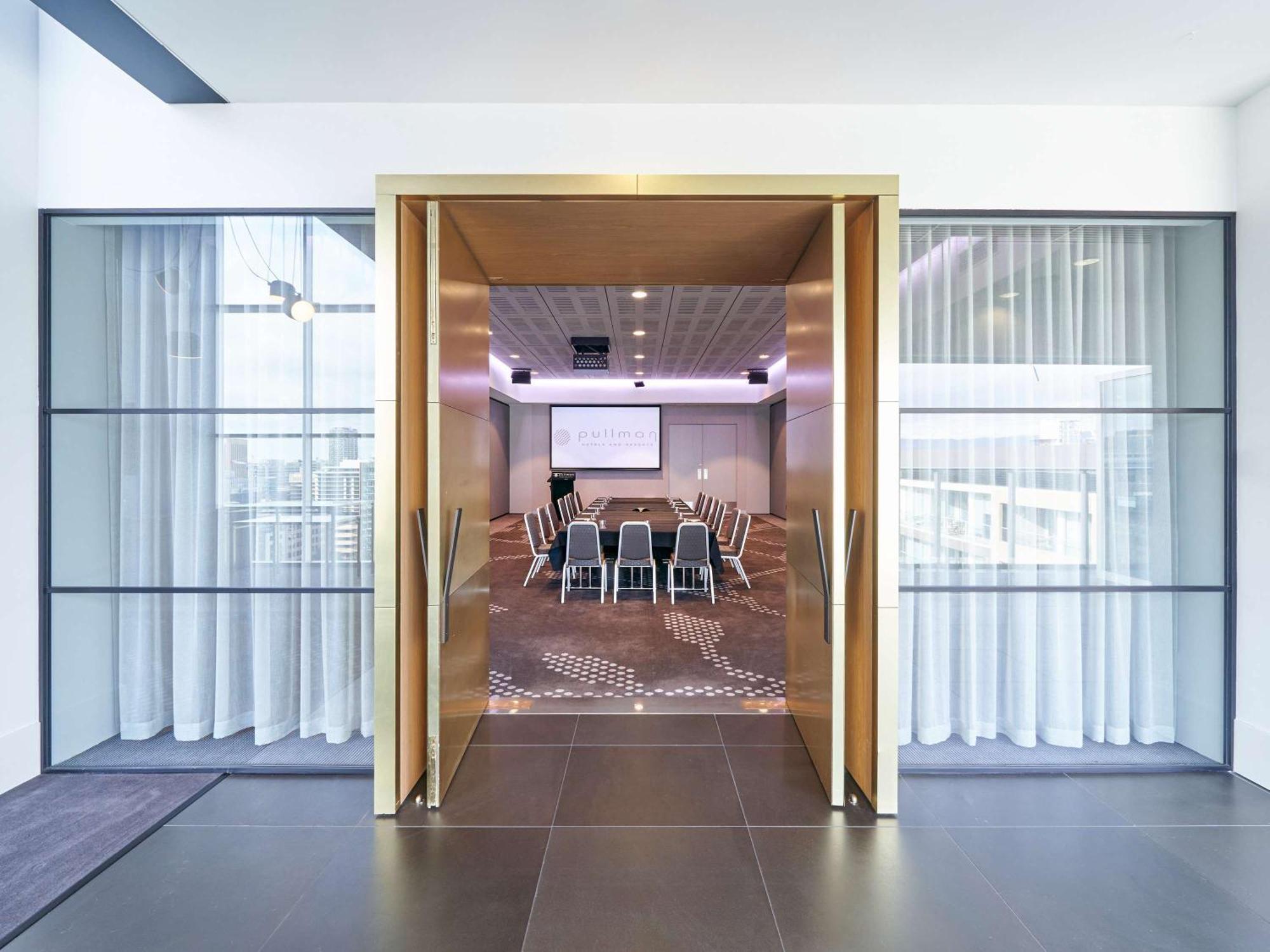 Pullman Adelaide Hotell Exteriör bild Meeting room